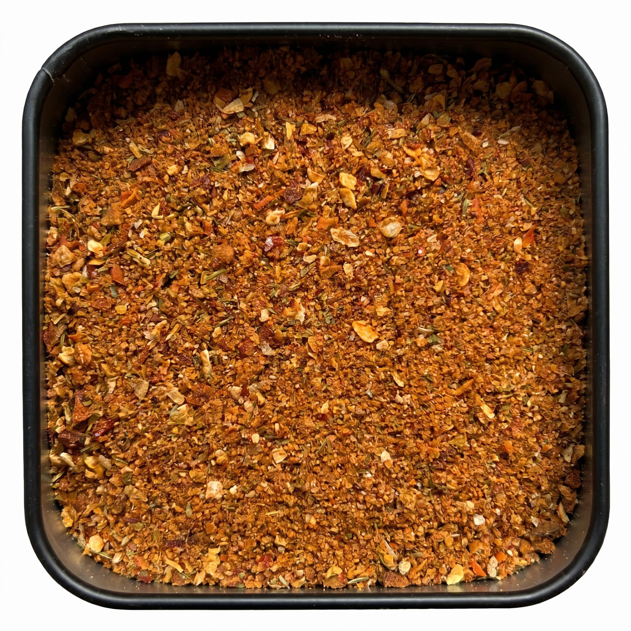 Chakalaka-Gewürzmischung, orange-braun mit sichtbaren Kräutern und Chiliflocken, in schwarzer Dose