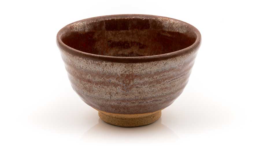 Matchaschale von Kato Juunidai – Tetsu-Aka Rot-metallisch glasiert mit Orange-beigem Ton