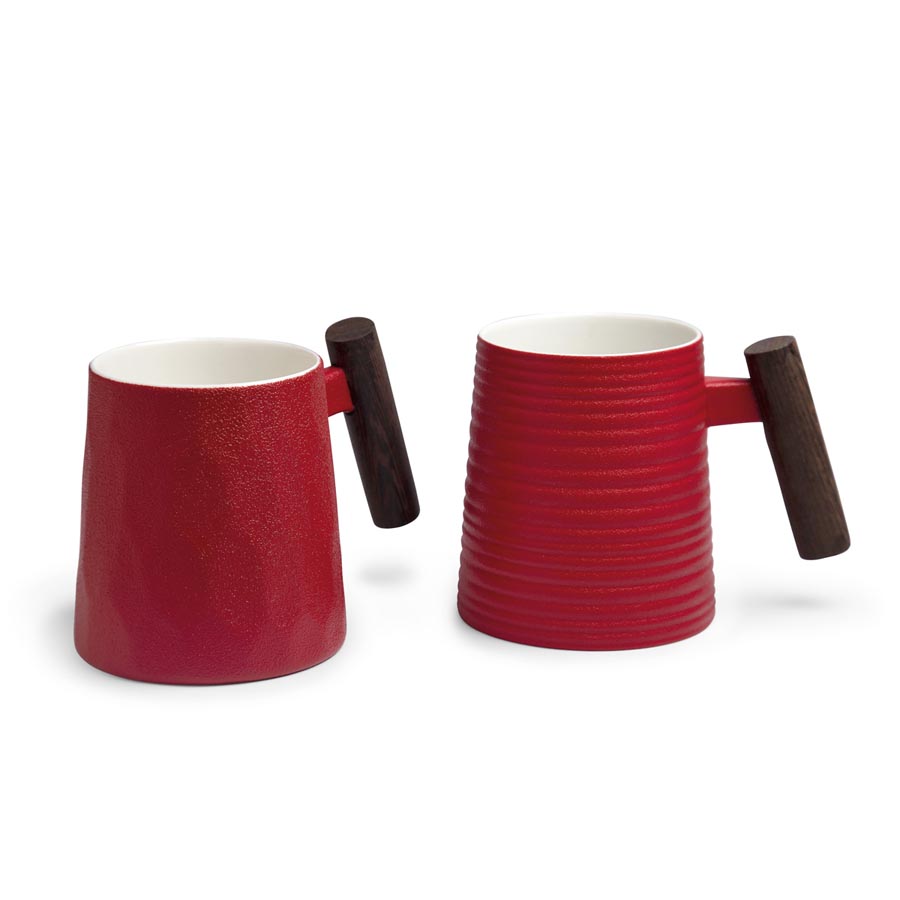 Roter Becher, Porzellan, mit Rosenholzgriff, 0,4 l