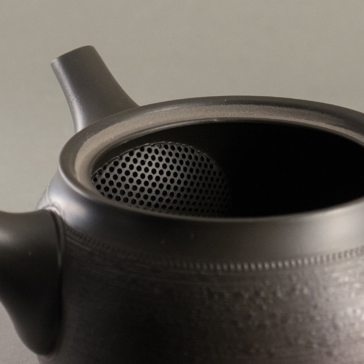 Japankanne (Kyusu) - schwarz strukturiert mit Tonsieb aus Tokoname