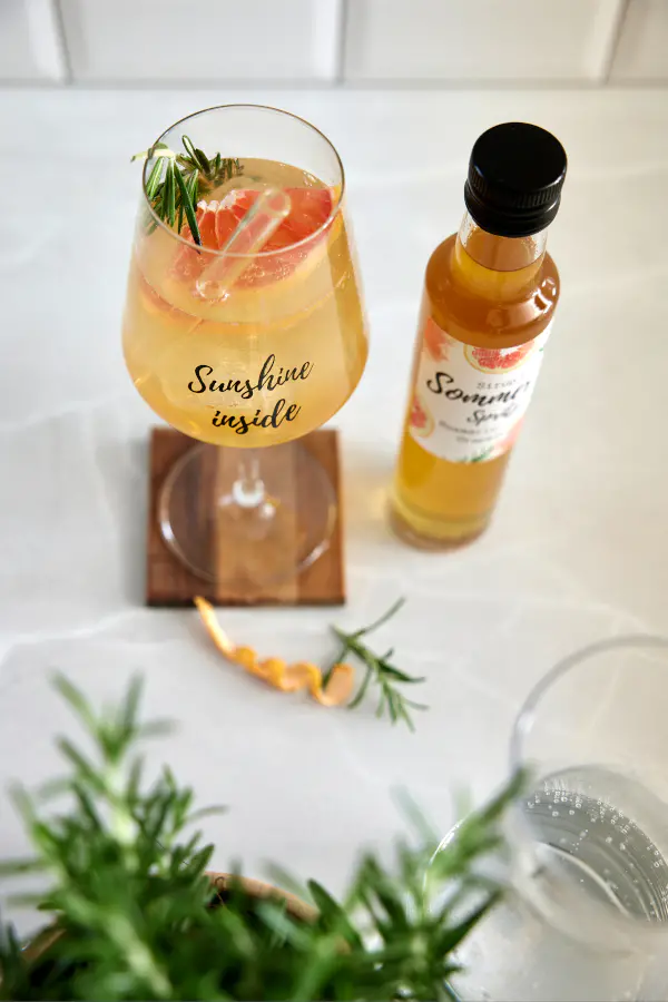 Rosmarin-Grapefruit Sommer Spritz Sirup Rosmarin-Grapefruit Sommer Spritz Sirup
