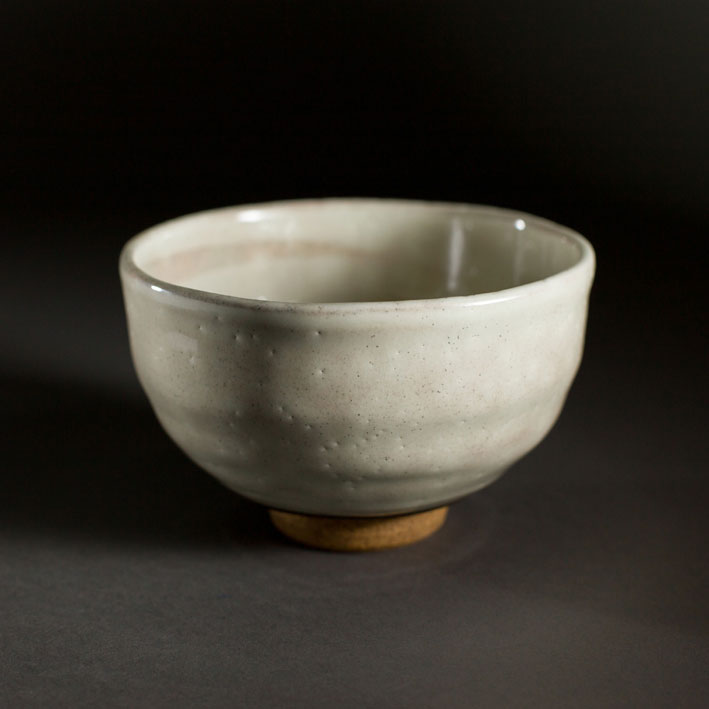 Matchaschale (Chawan) in sehr heller Verzierung (handgemacht / Japan)