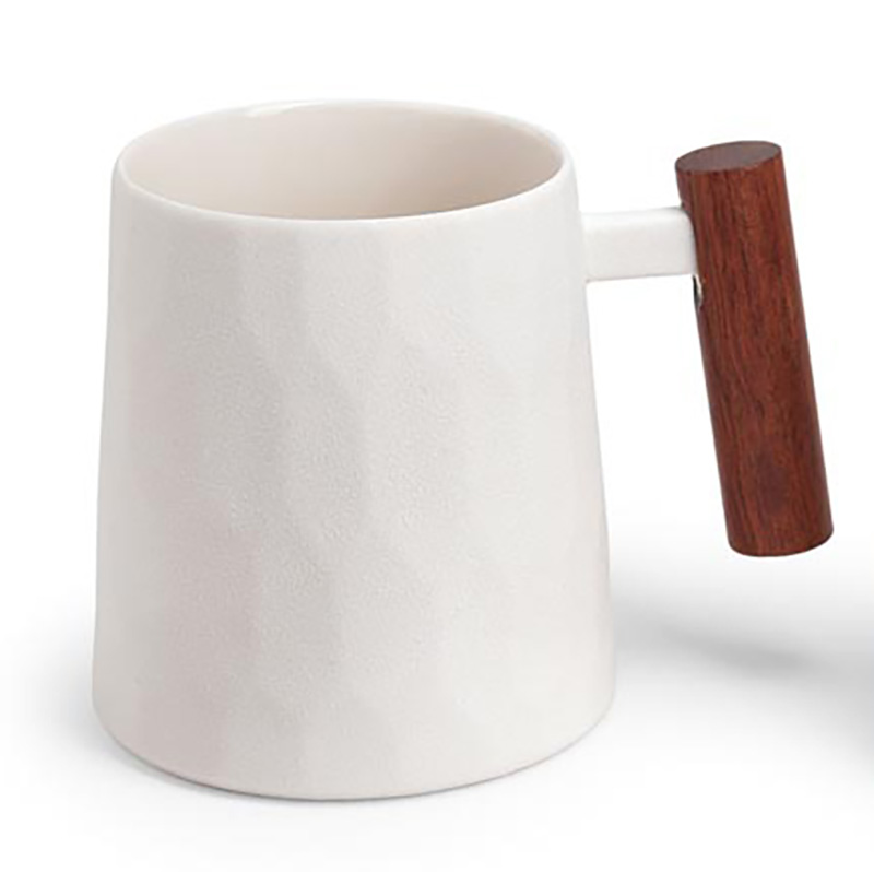 Weißer Becher Blanca, Porzellan, mit Rosenholzgriff, 0,4 l